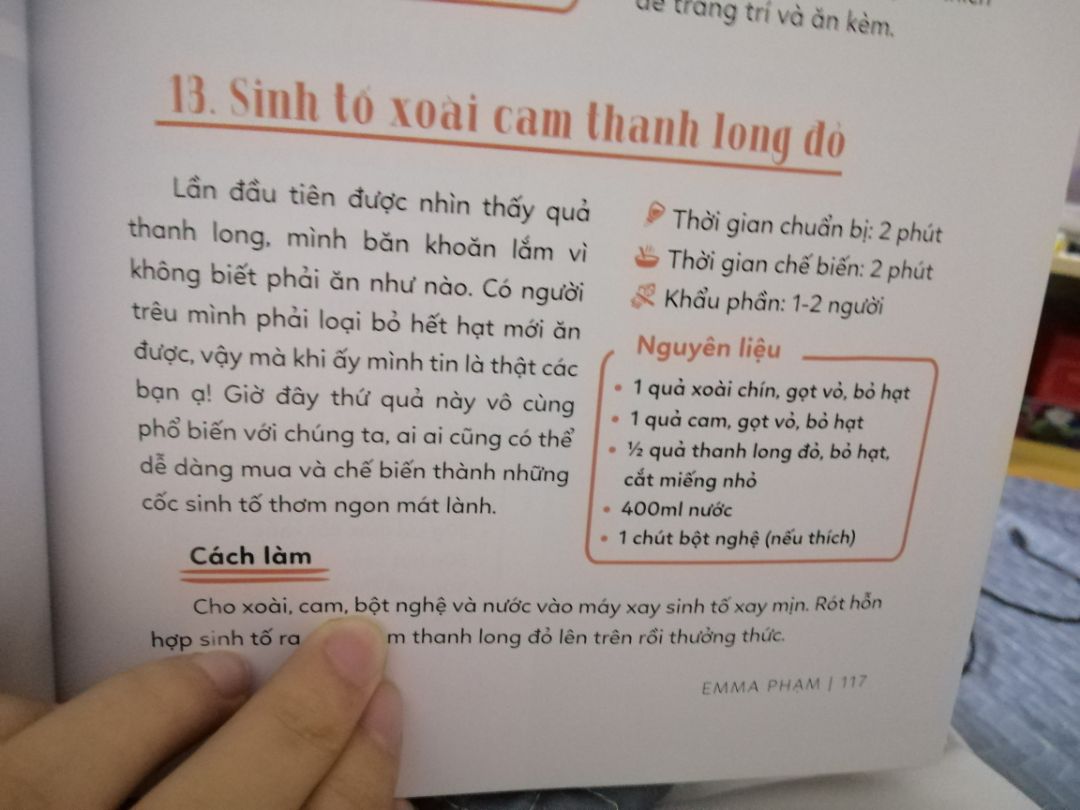 Sách có nhiều công thức bổ ích, sách 222 trang nhưng vì in màu kèm hình ảnh nên xem cực nhanh. Những công thức tác giả viết có hơi hướng các món Tây, 1 số nguyên liệu bình thường người Việt ít dùng ko có ở chợ, nên lúc tìm mua thì phải đến các siêu thị lớn. Văn phong tác giả viết nghe kiểu tích cực, thanh long mà chị bắt lấy hạt thì em cũng chịu luôn? Chỉ viết nhiều nên hơi lú 1 xíu kkkk??