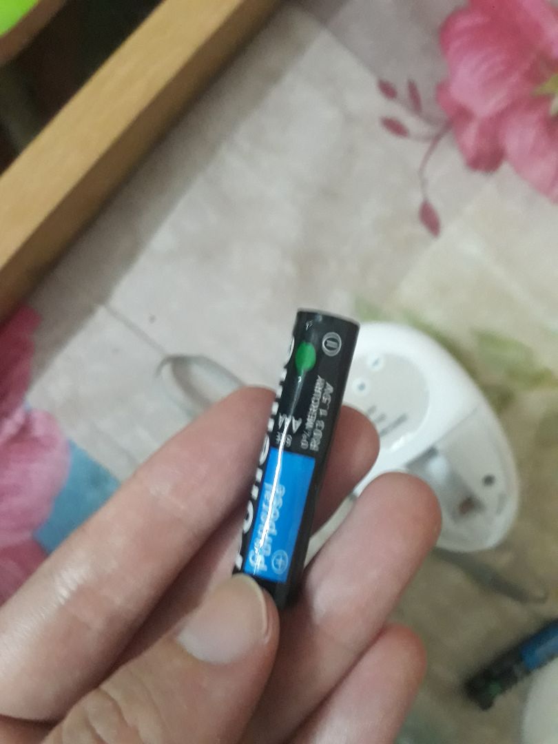 giờ mới mở hàng, bỏ pin mở không lên pin thì bị méo,không sáng đèn sao dùng, quá chán