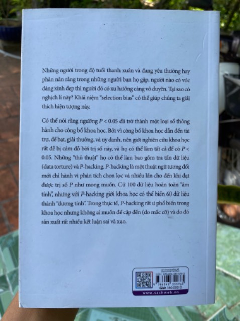Quyển sách Suy nghĩ thống kê trong đời thường của tác giả Nguyễn Văn Tuấn là một tác phẩm hữu ích và thú vị cho những ai muốn nâng cao khả năng phân tích và đánh giá các dữ liệu thống kê trong cuộc sống. Tác giả đã trình bày các khái niệm và phương pháp thống kê một cách dễ hiểu, sinh động và gần gũi với thực tế. Quyển sách cũng cung cấp nhiều ví dụ và bài tập thực hành để người đọc có thể vận dụng kiến thức vào các tình huống cụ thể. Đây là một quyển sách đáng đọc cho những ai yêu thích và muốn học hỏi thêm về lĩnh vực thống kê.