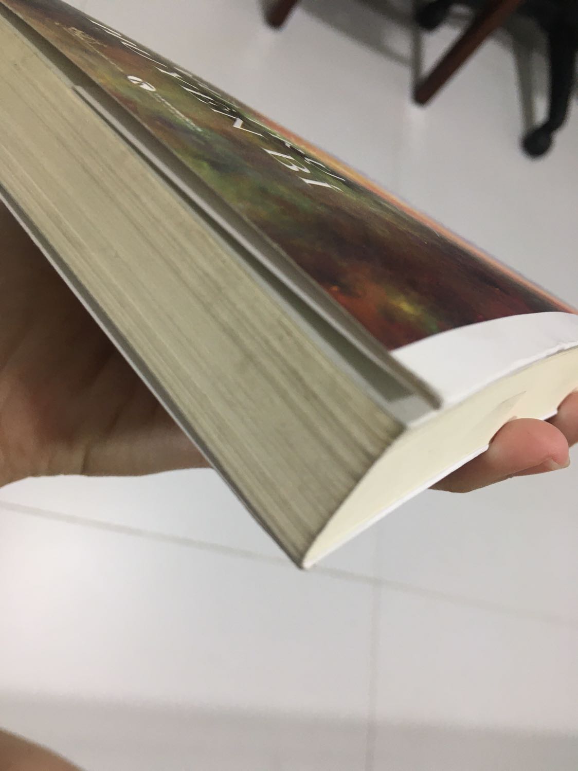 Mua 3 cuốn. Trong đó 1 cuốn được bao bọc kĩ, 1 cuốn thì vừa dơ, vừa gập góc, nhìn như sách cũ chục năm làm mất giá trị cuốn sách (như hình), 1 cuốn thì bị dơ. Thất vọng vô cùng!
Phiền TIKI cho đổi cuốn mới!