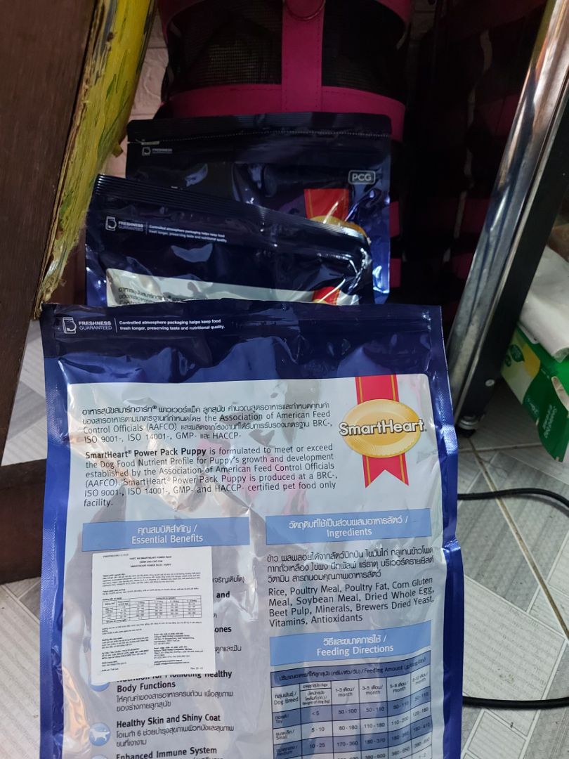 Hàng chất lượng ok. date còn 1 năm. Trừ 1 sao vì gói hàng ẩu. chỉ bọc nilon mỏng cho 2 túi đồ ăn 6kg.