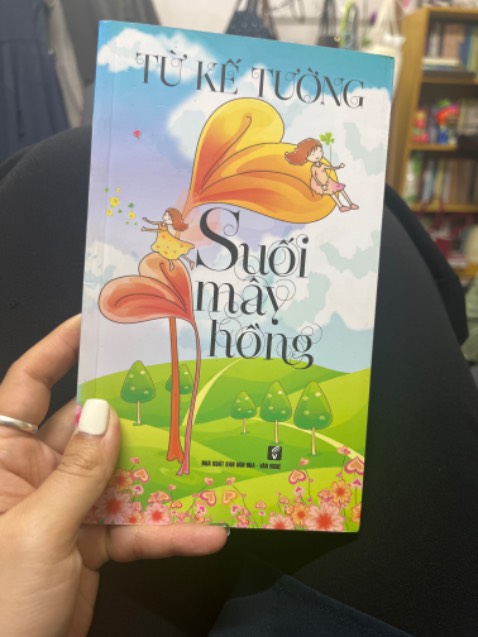 Khổ sách gọn, cầm theo đọc hàng ngày được. Giao hàng nhanh hơn dự kiến.