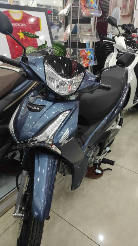 Nhân viên chuẩn bị xe sẵn , tư vấn nhiệt tình quyền lợi cho khách , có điều kiện sẽ ủng hộ lần sau cho đứa em Nhân viên chuẩn bị xe sẵn , tư vấn nhiệt tình quyền lợi cho khách , có điều kiện sẽ ủng hộ lần sau cho đứa em