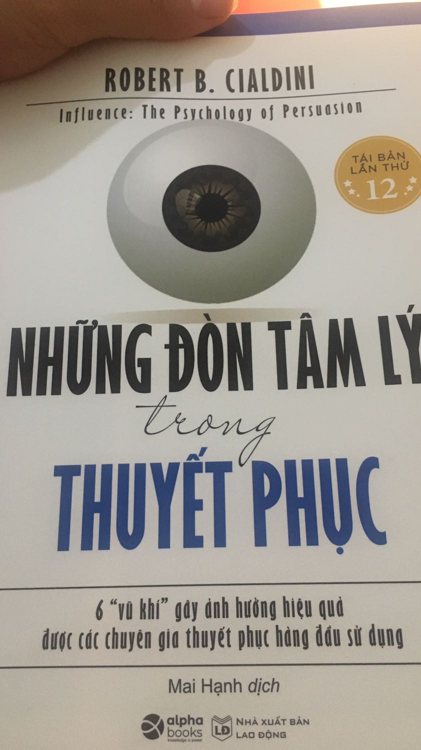Nôi dung ổn, đa số lấy từ ví dụ trực quan từ thực tế, lý thuyết k quá nhiều. Nhưng cho 3* vì có nhiều lỗi chính tả, thiếu từ, đem lại cho mình cảm giác khó chịu khi đọc.