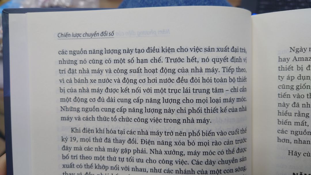 giấy in hơi mỏng, nhìn thấy vết mờ của chữ ở mặt sau, nên trải nghiệm đọc hơi khó chịu