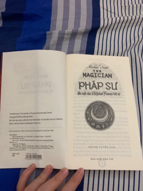 Cốt truyện hấp dẫn, mà chất lượng in hơi thấp, nhiều trang bị mờ, không biết có phải sách lậu hay không nữa. Chưa đọc Yêu Nữ nên chưa đánh giá dc