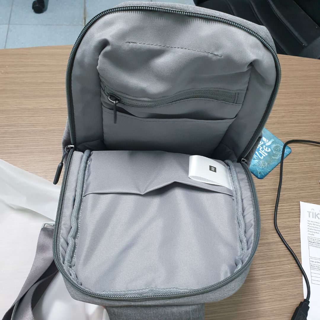 Nhận hàng trong vòng 2 tiếng sau khi đặt hàng. Hàng đóng gói kỹ càng. Mẫu mã đẹp, thời trang, tiện dụng. Rất hài lòng!