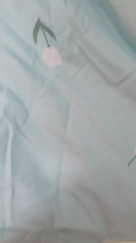 Vải mịn đẹp. Bên trong cảm giác sợi bông mịn khg thấm nước