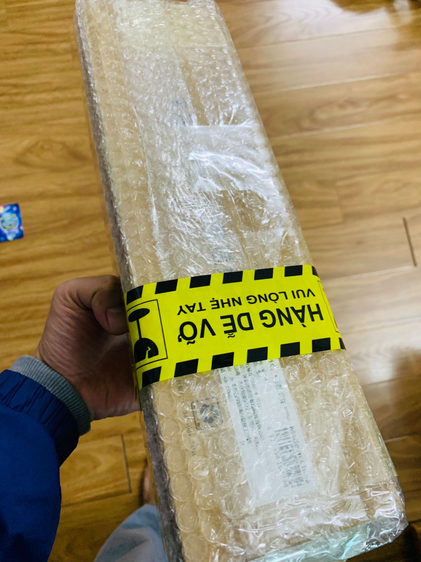 Shop đóng gói cẩn thận, giao hàng nhanh. Loa nghe to rõ, thiết kế hiện đại và chắc chắn. Âm thanh bass và treble đều ngon so với tầm giá. Biết thế mua sớm hơn. hihi