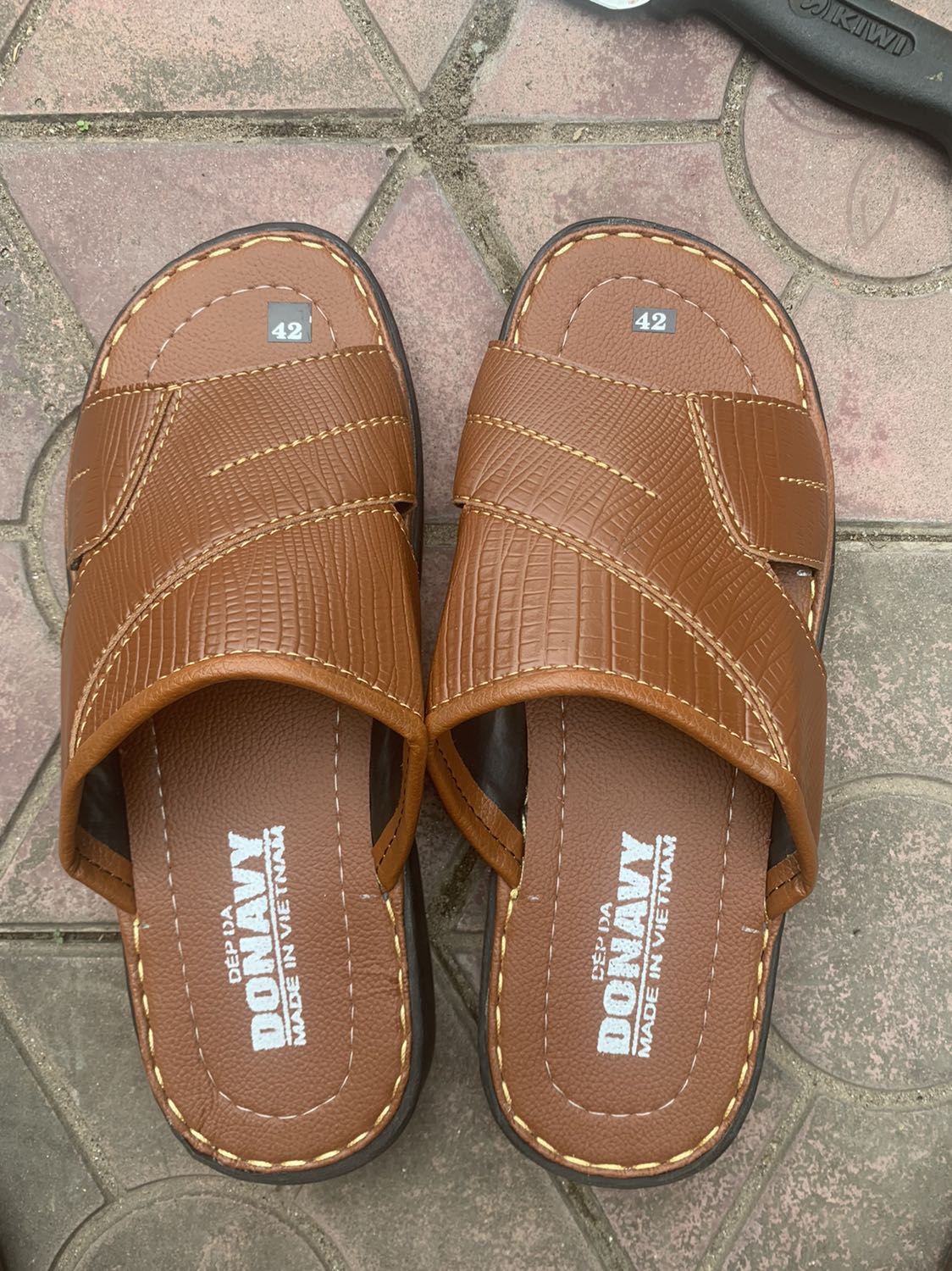 Đã nhận được đủ sản phẩm dép nam da quai ngang, sản phẩm tốt và rẻ, chất lượng OK. Mọi người yên tâm mua nhé…