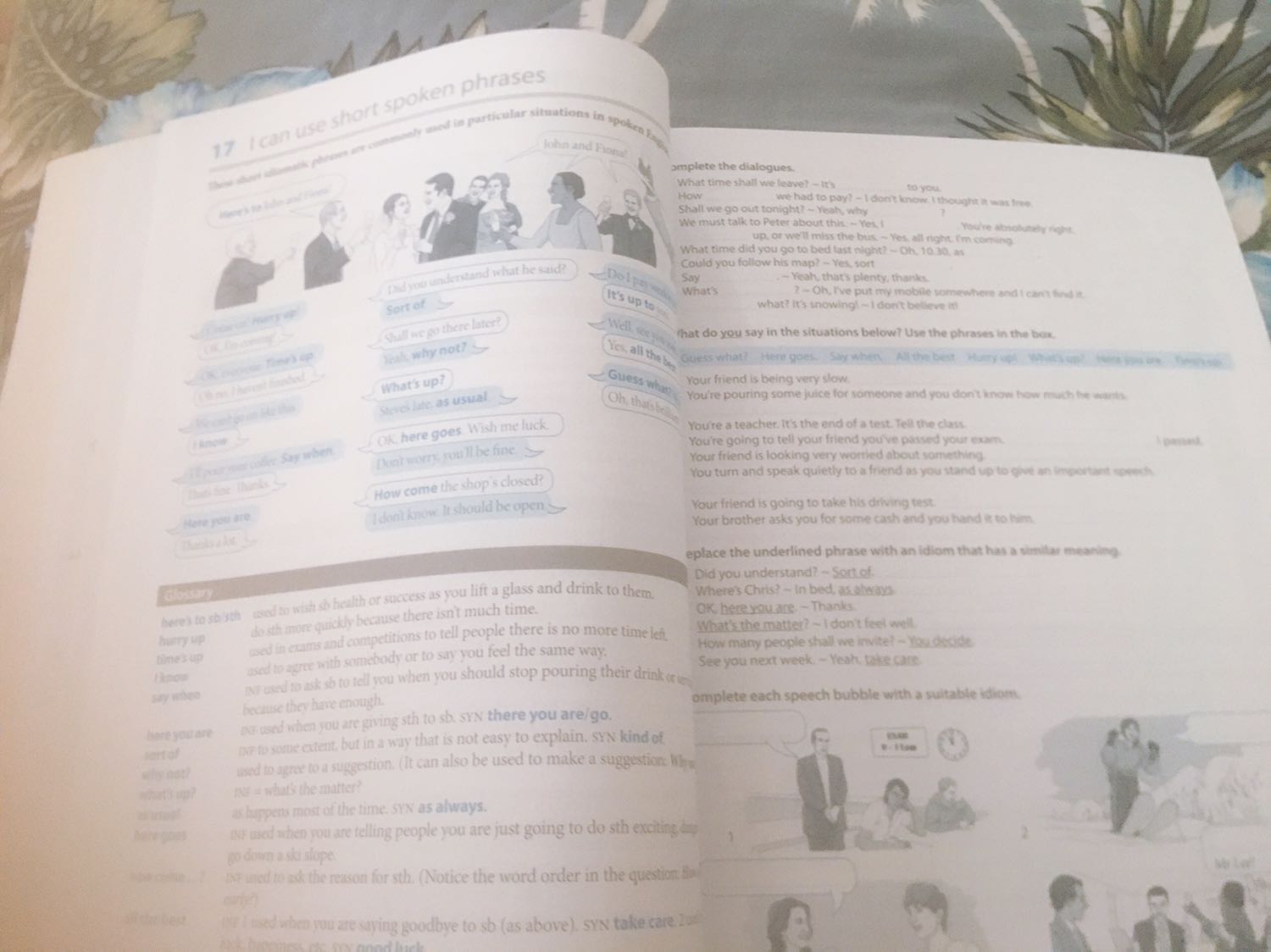 Đầu tiên, mình phải nói rằng Fahasa đã đóng gói sản phẩm cực kì tốt. Sách vẫn còn y nguyên trong bọc giấy, còn đc lót thêm 1 miếng mút trắng mỏng để bao bọc, cuối cùng là đóng gói bằng chất liệu giấy mang thương hiệu riêng của Fahasa

Về phần bên trong sách thì miễn phải bàn, mình cực kì thích cách sắp xếp bố cục của Topic (mỗi topic sẽ chiếm 1-2 trang) cũng như là nội dung, cả cách giải thích chi tiết nhưng vẫn dễ hiểu của tác giả. Chưa kể đầu trang thì là lời giới thiệu & cách học mà tác giả gợi ý để người học tiếp thu hiệu quả hơn. Một cuốn sách bổ ích, được đầu tư chỉnh chu như thế thì vs giá 200k hơn (mình mua lúc giảm), theo mình thấy là rất ổn áp.

Tuy vậy trc khi mua mình nghĩ mọi người nên lên trang Cambridge để check thử trình độ xem mình phù hợp với Level sách nào, và cuốn này nằm ở Intermediate (CEFR B1 &B2) á. Chúc mọi người cùng học tiếng anh thật tốt & thư giãn nhé (^o^)