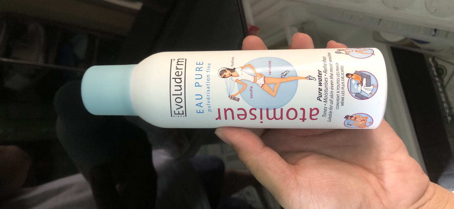 Sản phẩm ok, mát hơn khi cho vào ngăn mát tủ lạnh!!! Nói chung sử dụng làm mát da chứ không có công dụng như toner hay sp dưỡng ẩm.