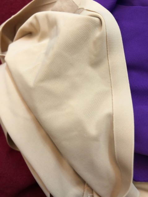 Chất sờ mịn mátttttt. Cho 5 sao. Mặc lên form đồ trắng hông có bị hằn và lộ chút nào.