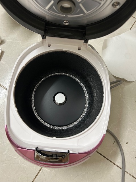 Nồi thiết kế gọn nhỏ, cơm chín ngon tuy vậy tiếng báo nhỏ quá nên hay quên tắt, nhiều chức năng khá phức tạp khi dùng