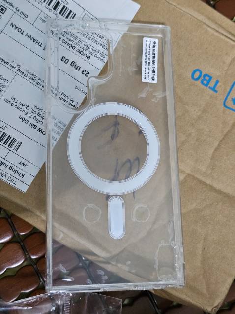 Mỏng đẹp đúng như quảng cáo. Ko biết có bị vàng ko đây