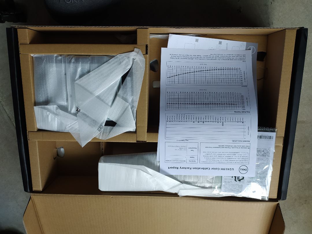 sản phẩm nguyên seal, đồ đạc đầy đủ. Cảm quan thể hiện tốt, sắc nét tuy nhiên màu trắng có vẻ ngã vàng nhạt chưa chuẩn lắm. Đợi dùng thêm vài ngày nữa xem sao.