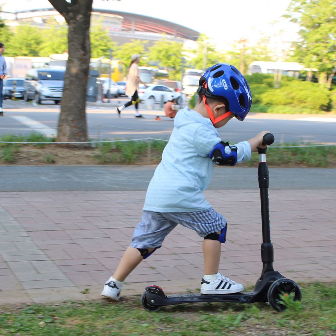 xe trượt scooter 3 bánh có đèn led 21st scooter SPINE cho bé trai và bé gái tphcm 3-14 tuổi có thể gấp gọn 