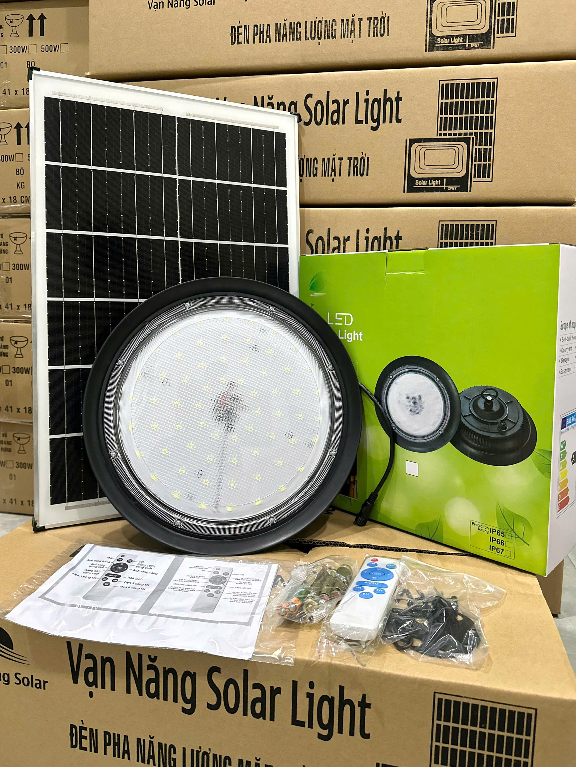Đèn led treo trần nhà năng lượng mặt trời