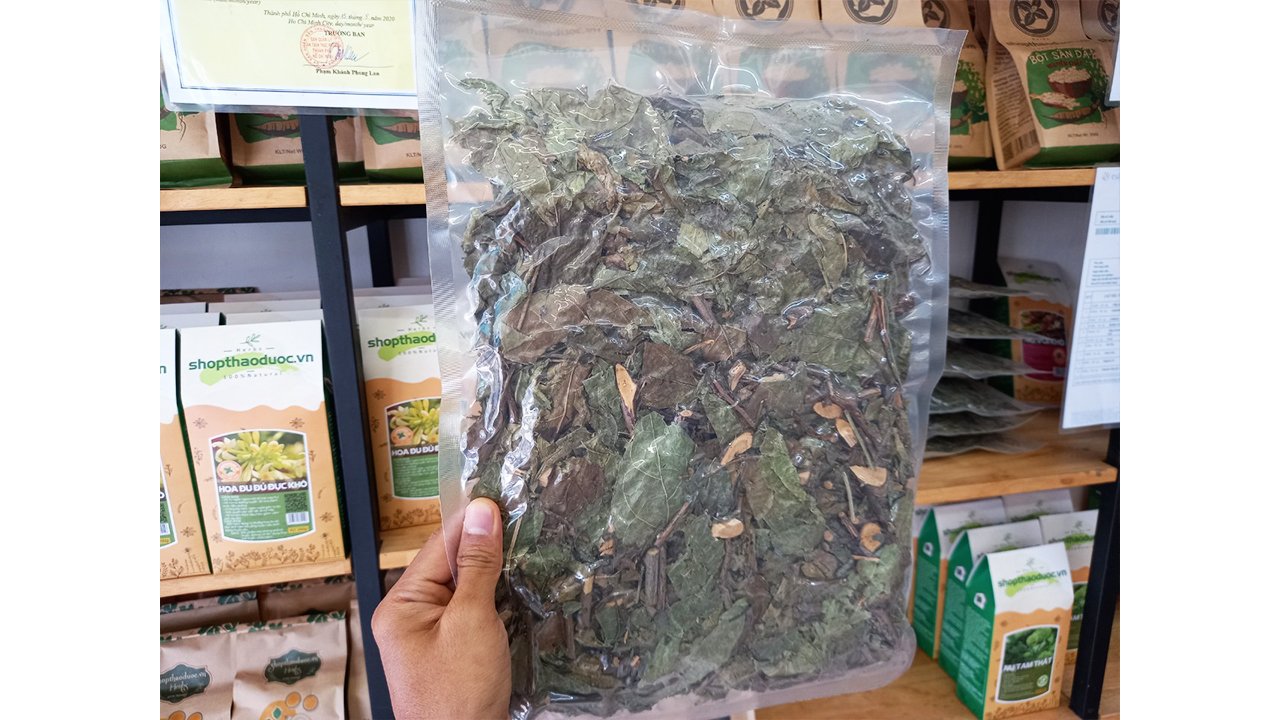 1kg cây xạ đen khô ( tặng 1 chai tinh dầu sả chanh 8ml ) - giúp ổn định huyết áp, thanh nhiệt, giải độc cơ thể