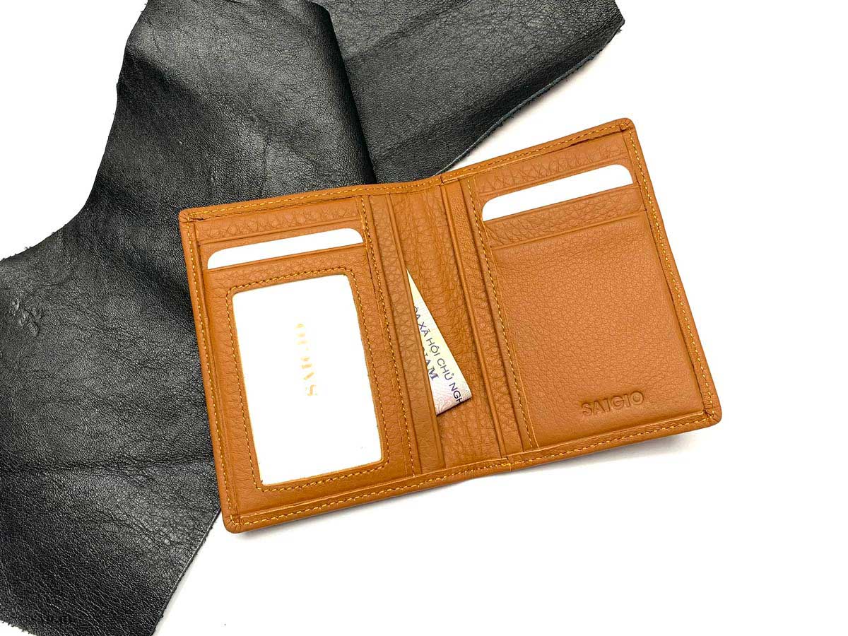 Ví Đựng Thẻ ATM Mini, Da Bò Mềm Mại GENTLE, Da Thật 100%, Thiết Kế Hiện Đại, Nhiều Ngăn Tiện Dụng, Đựng Thẻ Ngân Hàng, Danh Thiếp, Căn Cước, Hình Lưu Niệm, Dáng Đứng - Gập 2 - Hàng Chính Hãng SAIGIO