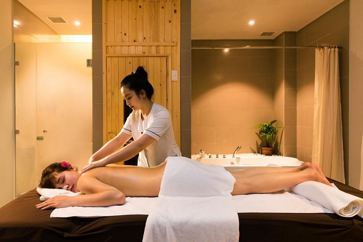 Terracotta Hotel & Resort 4* Đà Lạt - Buffet Sáng, Hồ Bơi, Xe Đưa Đón Trung Tâm, Nằm Bên Hồ Tuyền Lâm Thơ Mộng