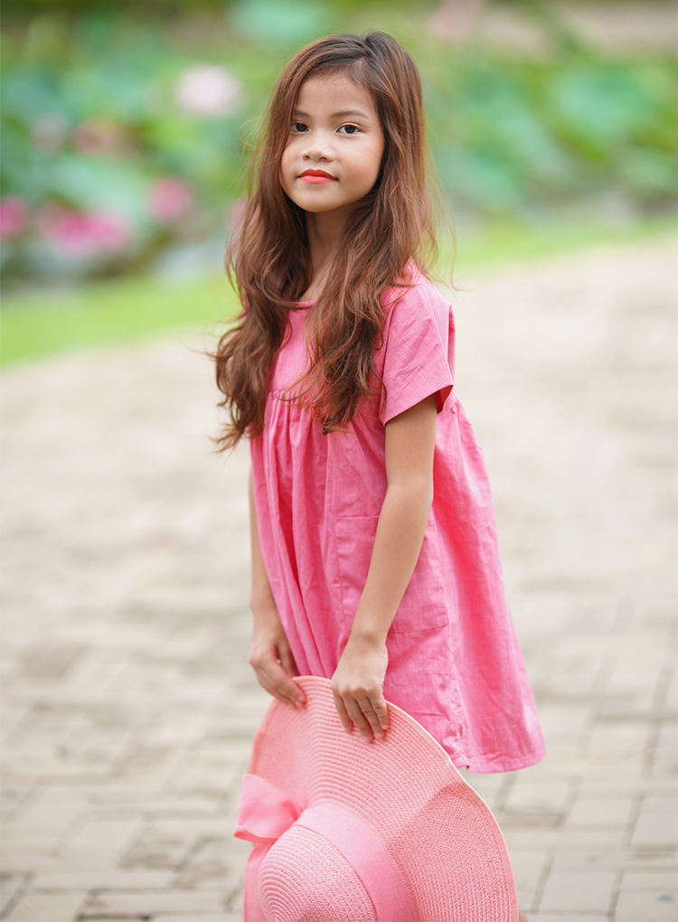 Đầm Bé Gái Hồng Xẻ Lưng Nút Cài Sau KIKA K058