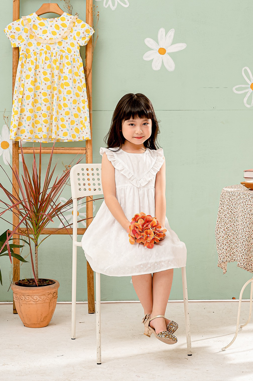 Váy đầm bé gái thêu chìm màu trắng vải xô đũi mềm mịn mát hàng thiết kế hè thu MamLa