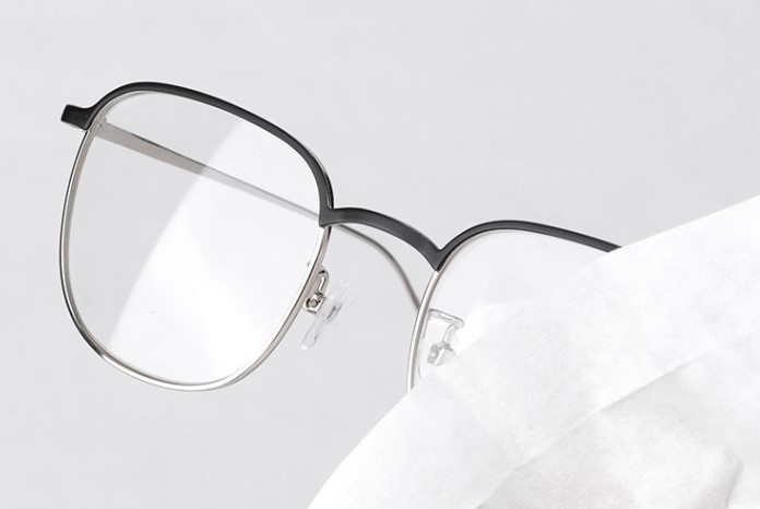 Khăn Ướt Lau Kính Mắt Essilor (Hộp 200 Tờ)