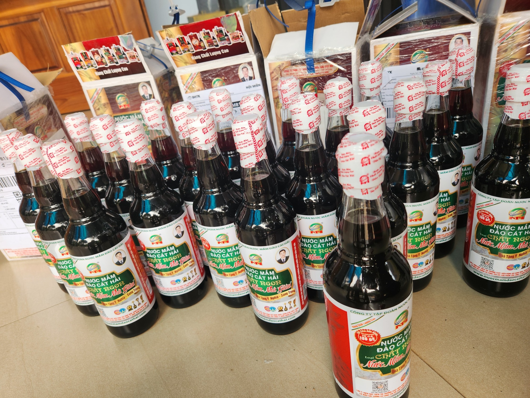 Nước mắm Chắt Ngon Nhà Giàu độ đạm cao,Hộp 2 chai ,dung tích 500ml/chai