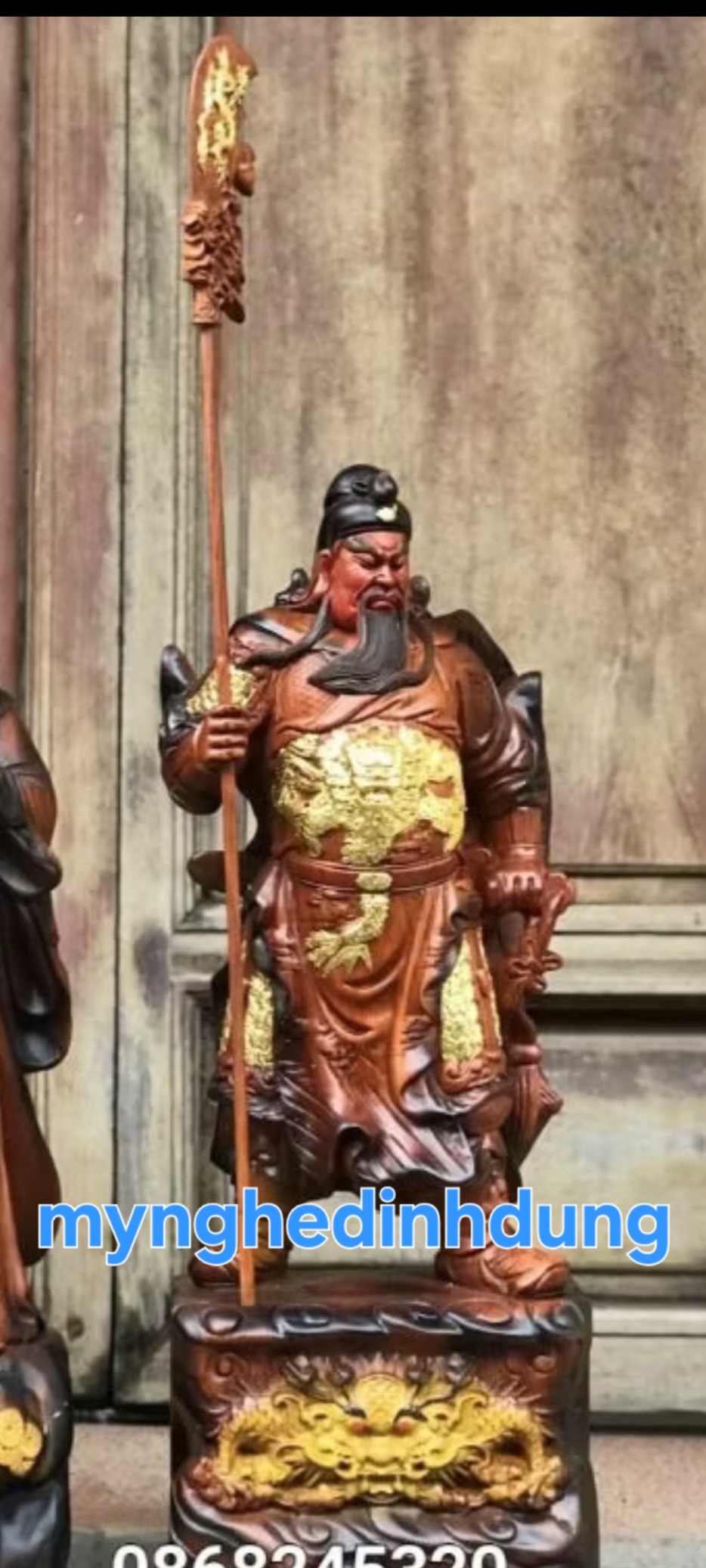Tượng quan công cầm đao trấn ải bằng gỗ hương đa tô làm mầu giả cổ kt cao 60×25×15cm