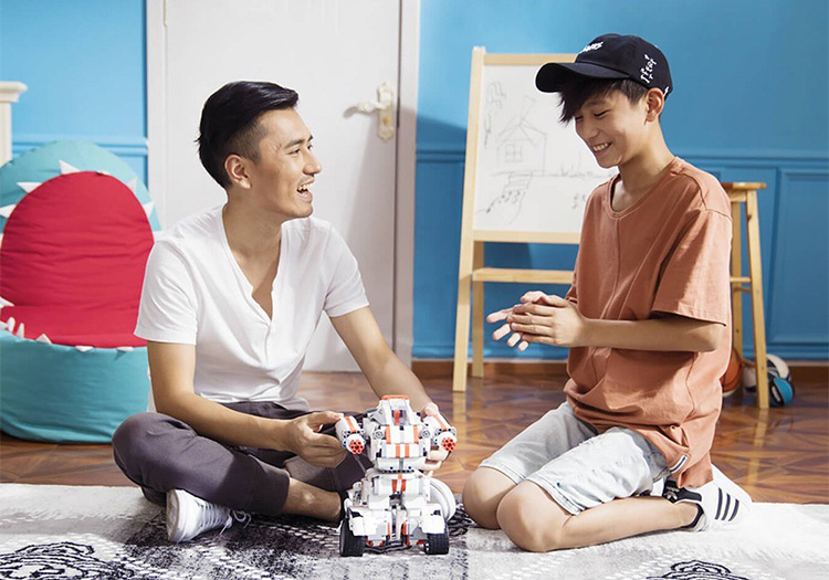 Xiaomi Mitu Building Block Robot Toy Set with Color Sensor 978 Components Self-balance System Smartphone Remote Control