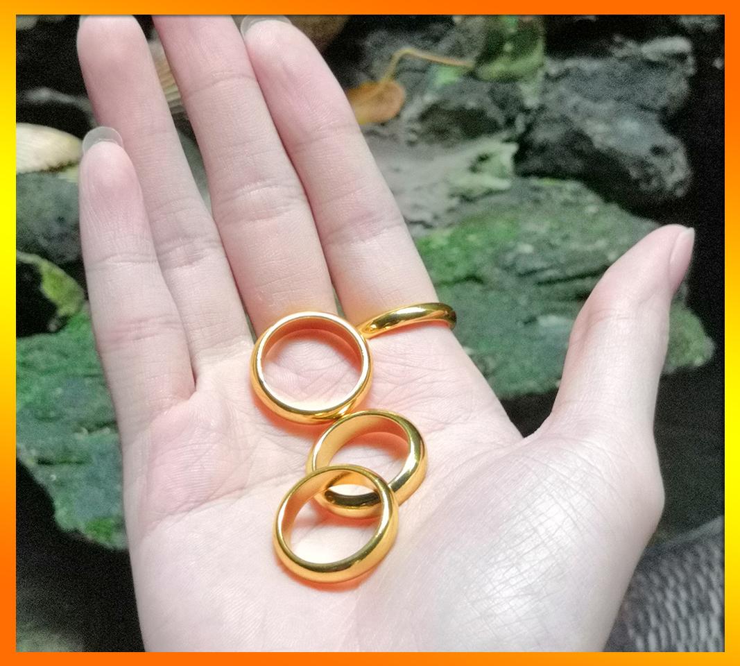 Combo Nhẫn trơn truyền thống Nam Nữ, Chất liệu hợp kim Titanium, bản rộng 4 li-Nữ và 6li-Nam, Kèm túi Nhung đựng trang sức.