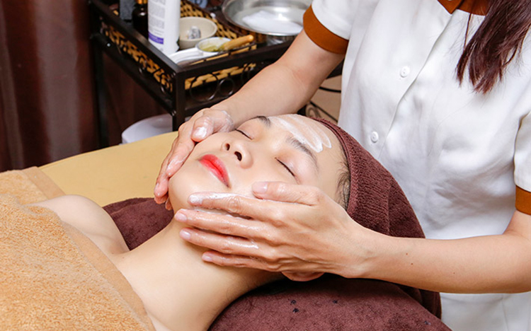 Liệu Trình 80 Phút Chăm Sóc Da Bằng Vitamin C Kết Hợp Đắp Mặt Nạ Thảo Dược (Miễn Tip) Tại Thị Spa