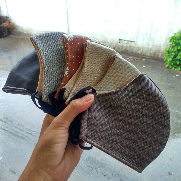 Bộ 2 Khẩu Trang Da Đi Mưa Chống Thấm Nước (Màu Ngẫu Nhiên)