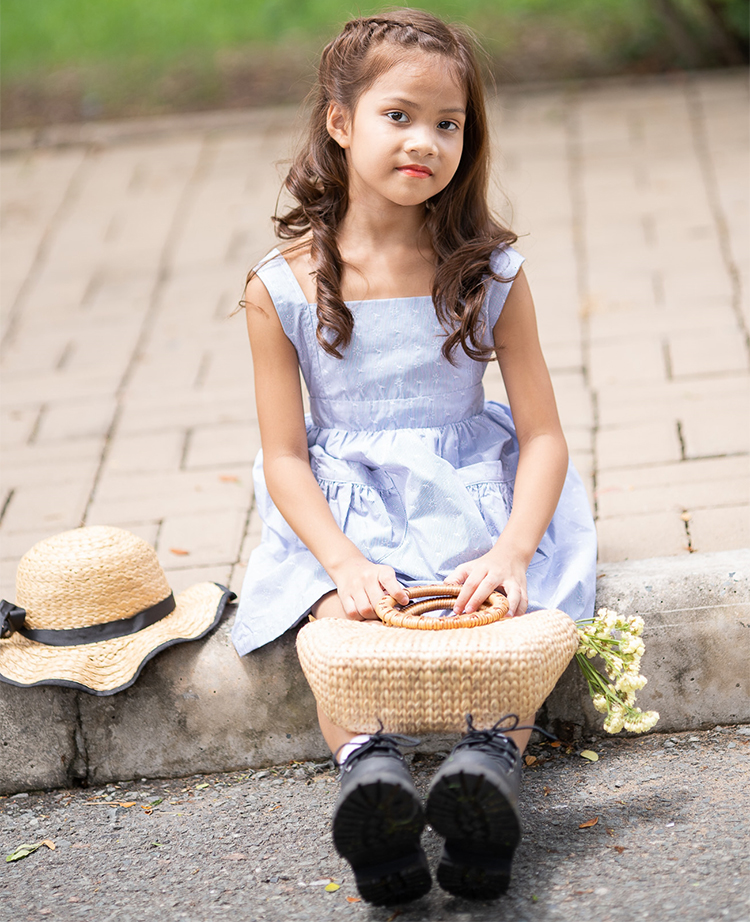 Đầm Bé Gái Yếm Caro Trắng Xanh KIKA GND-0010