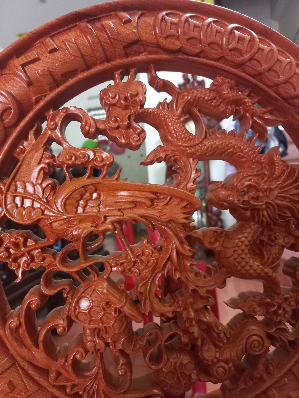 Đĩa trang trí phong thủy trạm khắc tứ linh bằng gỗ hương đá mặt rộng 40×4cm