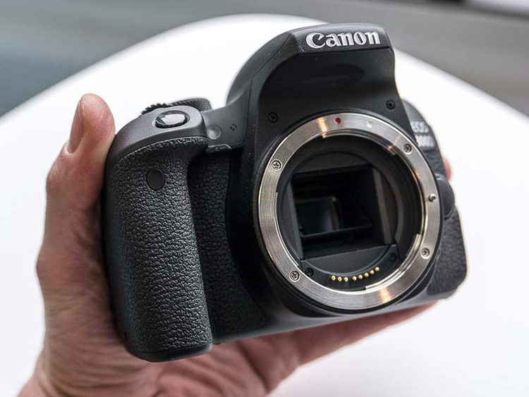 Máy Ảnh SLR Canon EOS 800D - EF-S 18-135mm f/ 3.5-5.6 IS STM