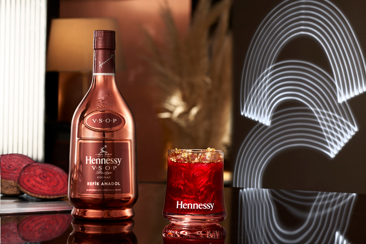 Rượu Cognac Hennessy V.S.O.P 700ml - Phiên bản giới hạn Refik Anadol | Tiki