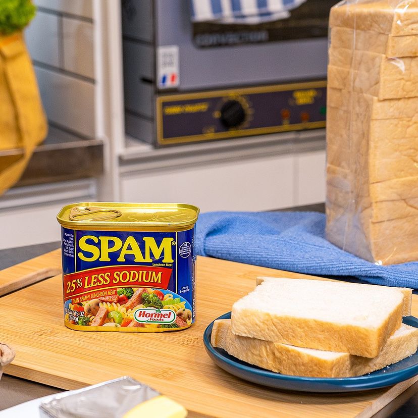 Thịt Hộp SPAM Less Sodium Giảm Mặn 340g (Mỹ)