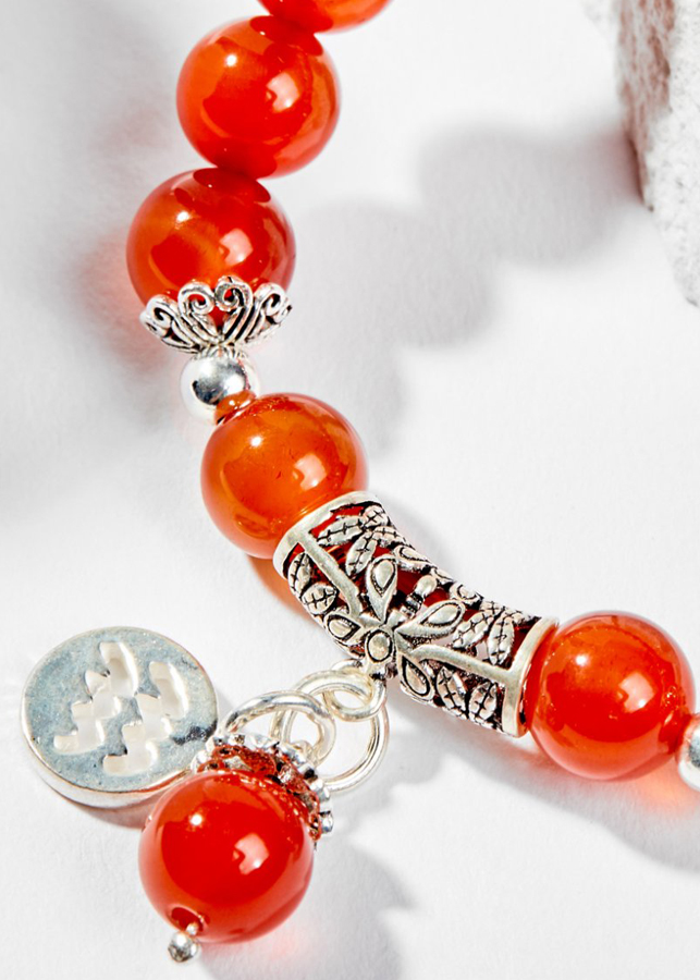 Vòng Tay Phong Thủy Nữ Đá Mã Não Đỏ Phối Charm Cung Hoàng Đạo Bảo Bình (8mm) Mệnh Hỏa, Thổ