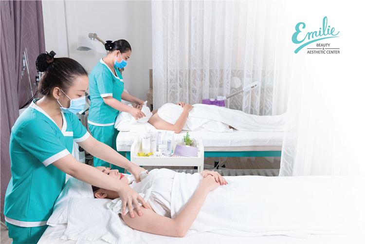 Emilie - Liệu trình Massage đầu vai cổ thư giãn thuần thiên nhiên