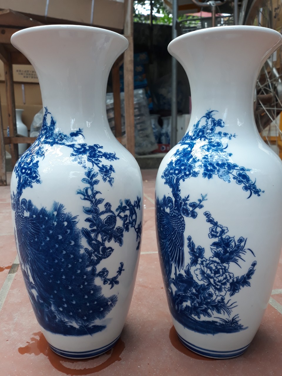 Cặp Lộc Bình, lọ hoa sứ bát tràng cao 38 cm ( cá chép, tùng hạc, chim công,  tùng và hoa mẫu đơn),  (giao ngẫu nhiên)