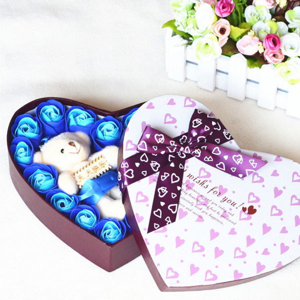 Hộp Quà Trái Tim Gấu Và Hoa Hồng Sáp Thơm