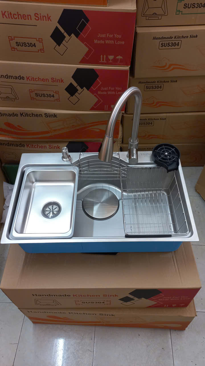 Chậu rửa bát inox304 bán nguyệt 5li chống xước 7546 Valenza, vòi rửa bát rút dây nóng lạnh 01, bộ xả 18cm, khay inox, rổ inox lỗ, bình rửa bát, rửa ly cốc