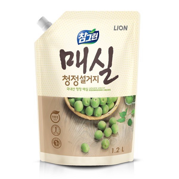 Nước Rửa Rau Quả Và Chén Bát CJ Lion Real Green Tinh Chất Quả Mơ 1.2kg