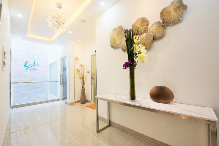 Emilie - Liệu trình điều trị sẹo rỗ Recosma Scar