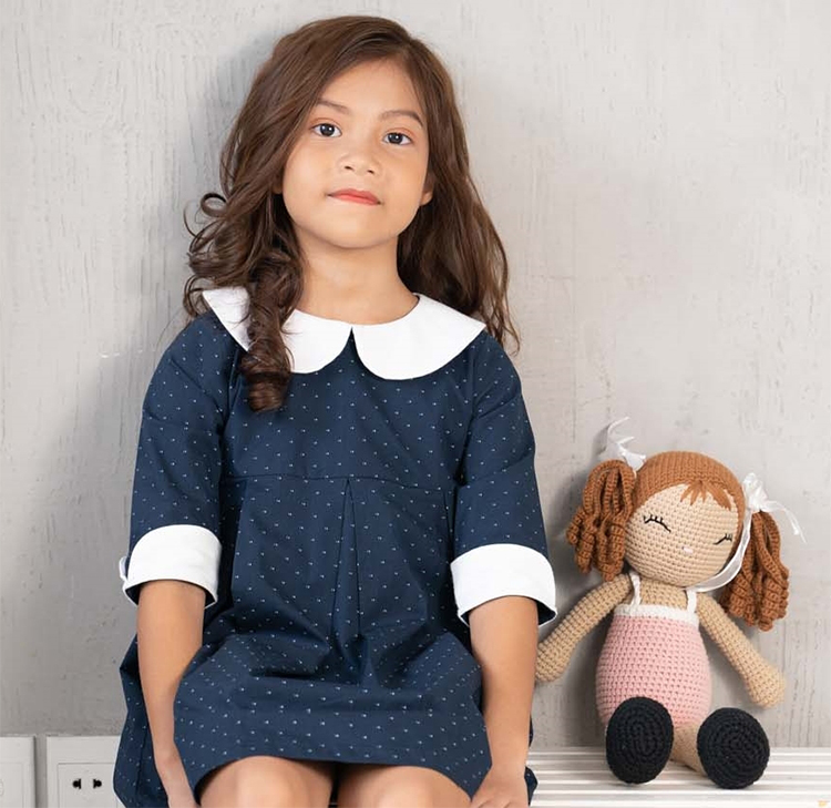 Đầm Bé Gái Xanh Đen Tay Lửng Cổ Sen Trắng KIKA GND-0002