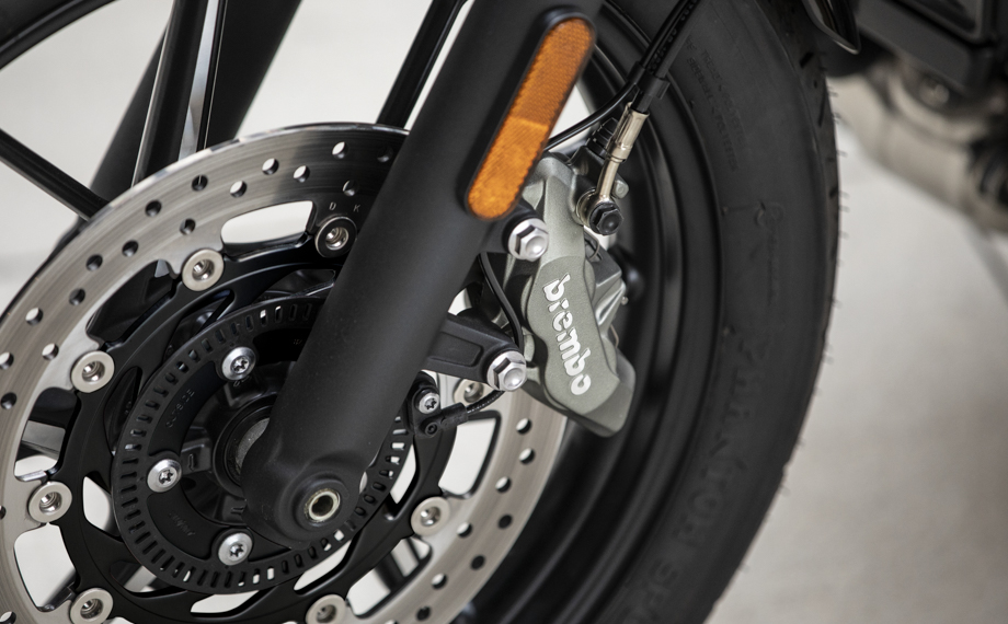Xe Môtô Triumph Street Twin - Đen Bóng