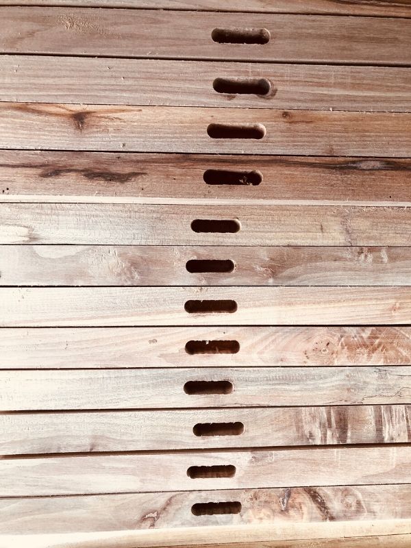 Chân kệ được đục mộng chính xác và chắc chắn