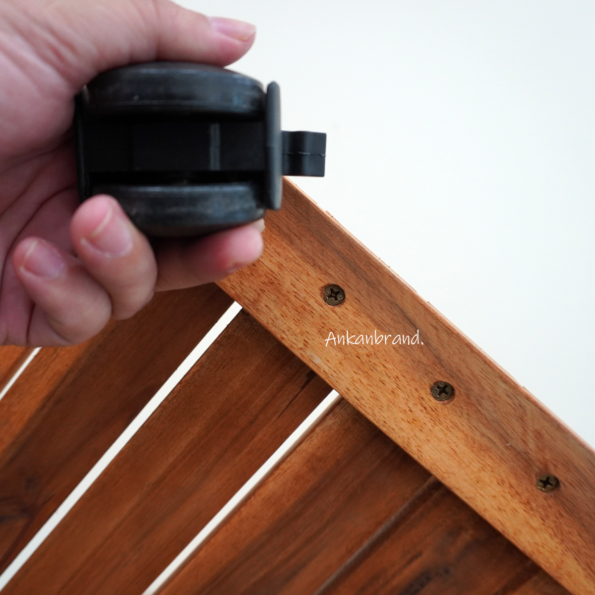 de-lot-chau-cay-co-banh-xe